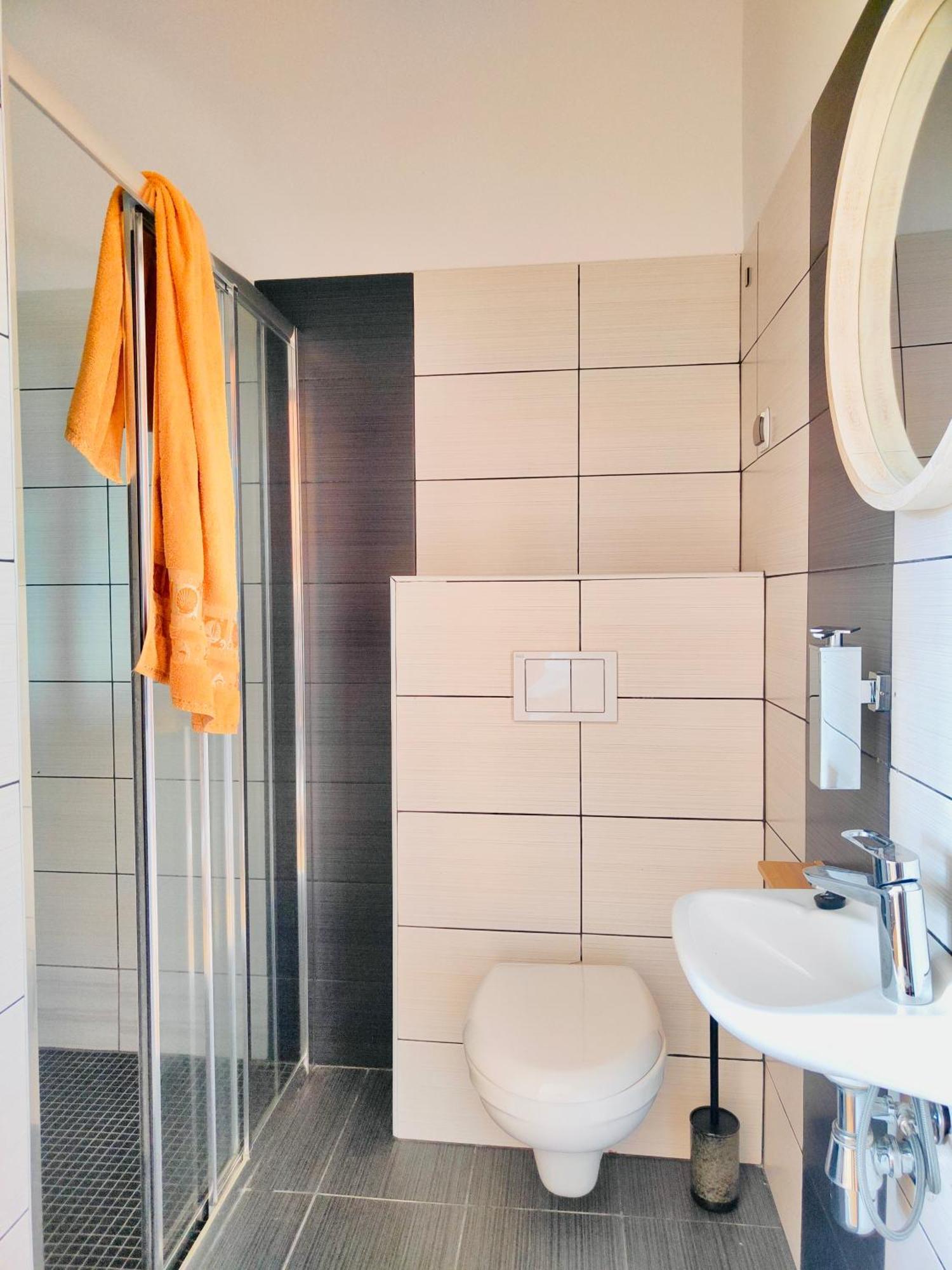 Hotel Dom Bez Scian Gubin Esterno foto