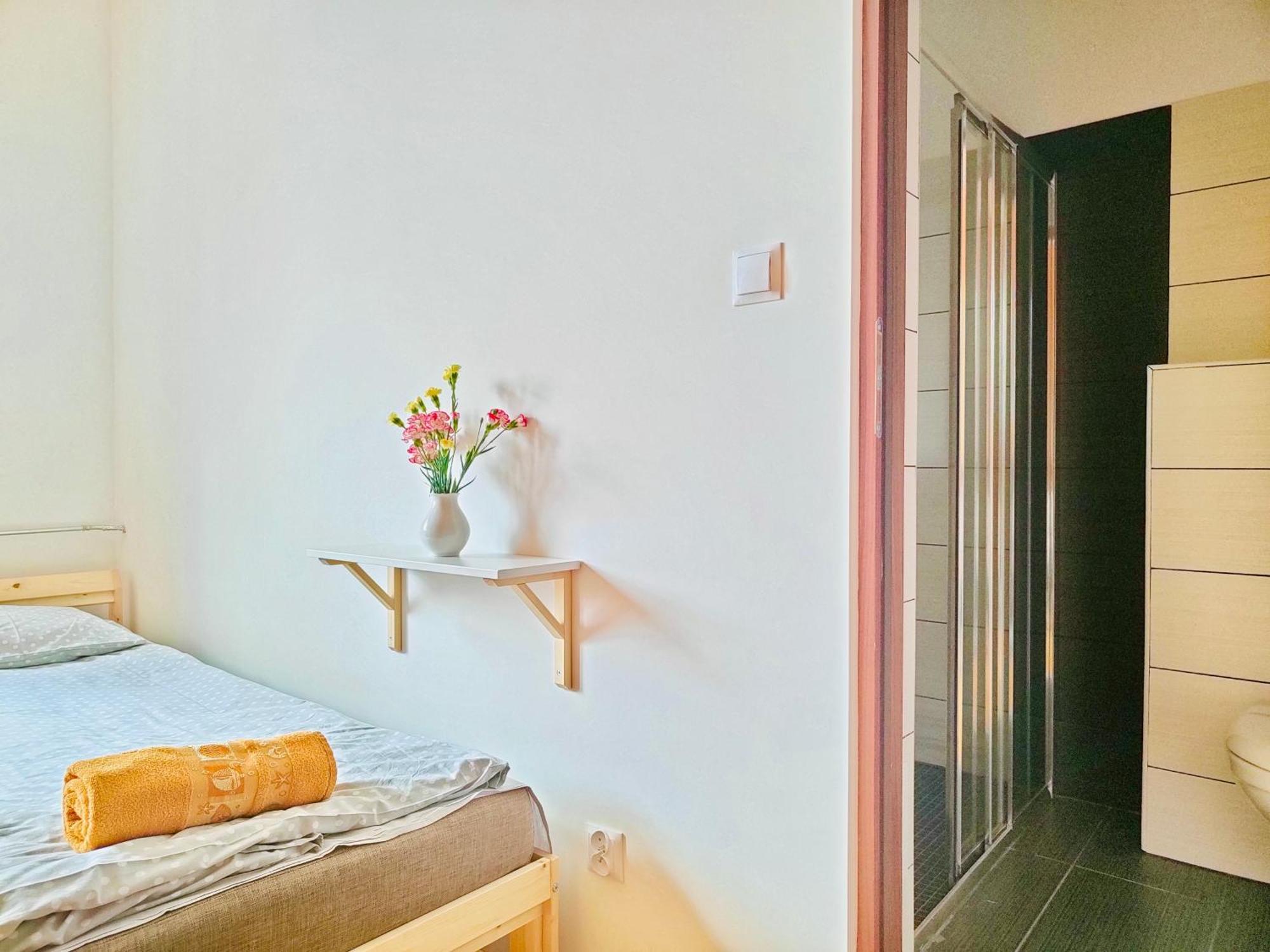 Hotel Dom Bez Scian Gubin Esterno foto